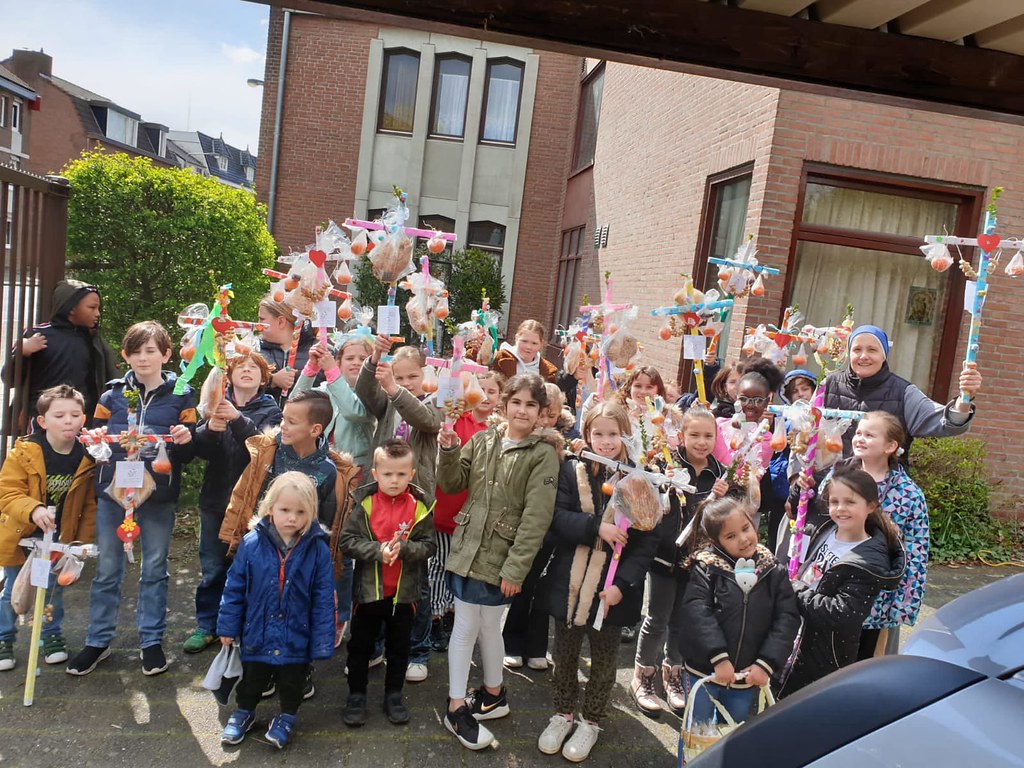Holanda - Tradicionales Cruces de Pascua con los niños del Oratorio
