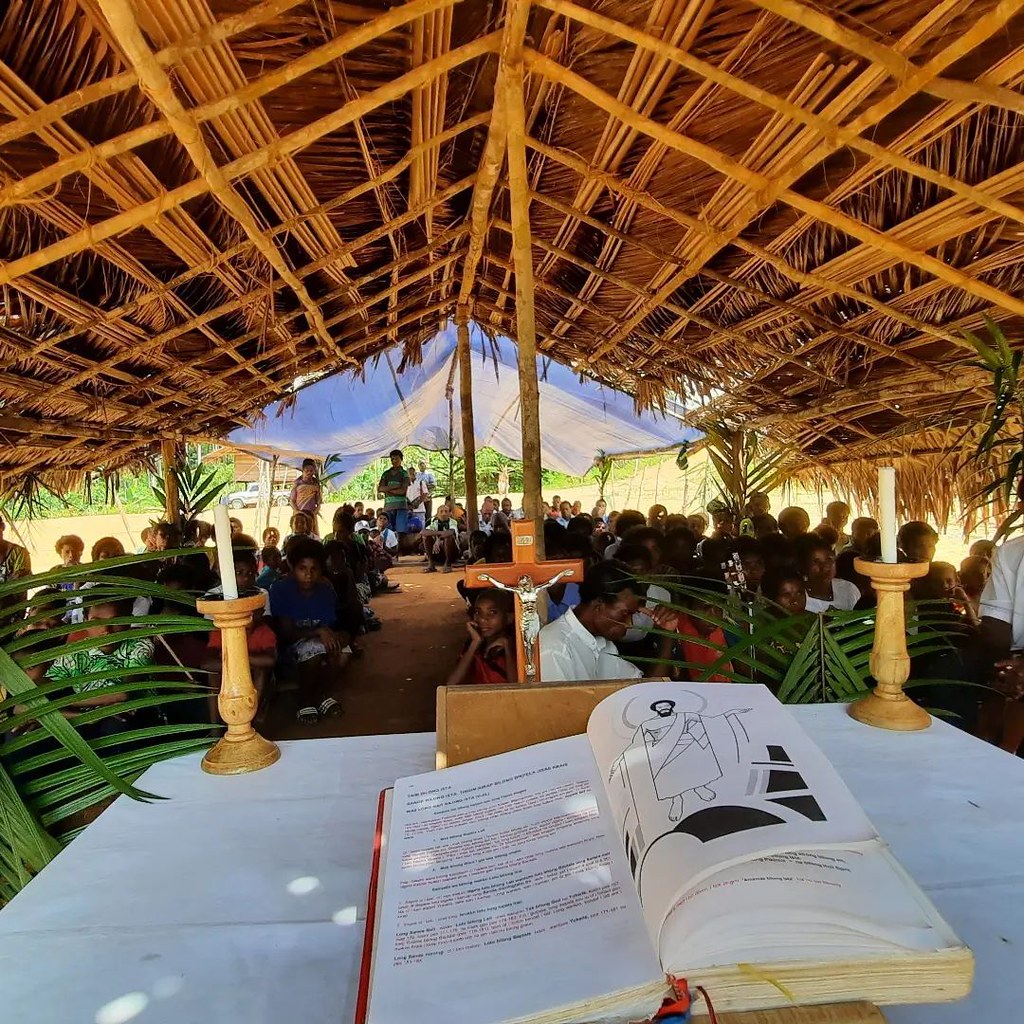 Papúa - Domingo de Pascua en Daunda