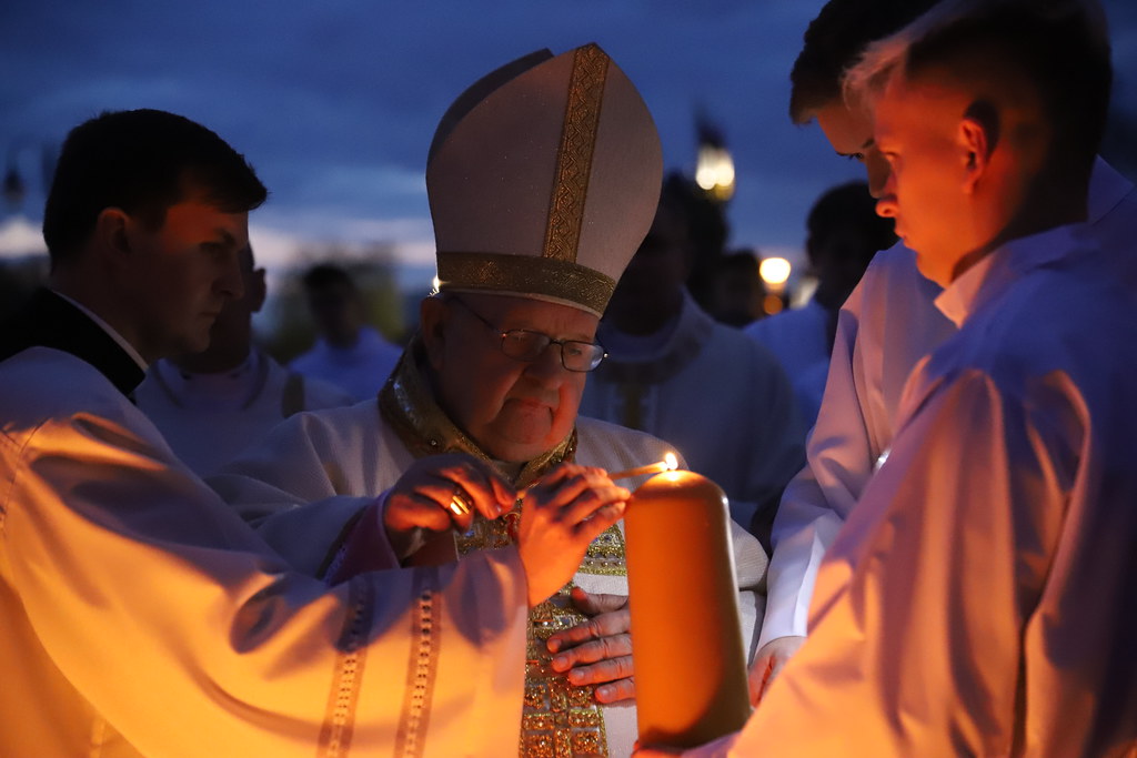 Polonia - Vigilia Pascual en el Santuario de San Juan Pablo II en Cracovia