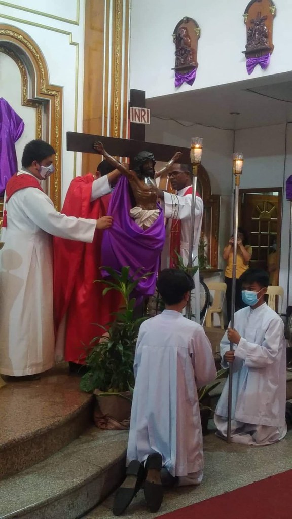 Filipinas - Viernes Santo en la Parroquia Nuestra Señora de Luján