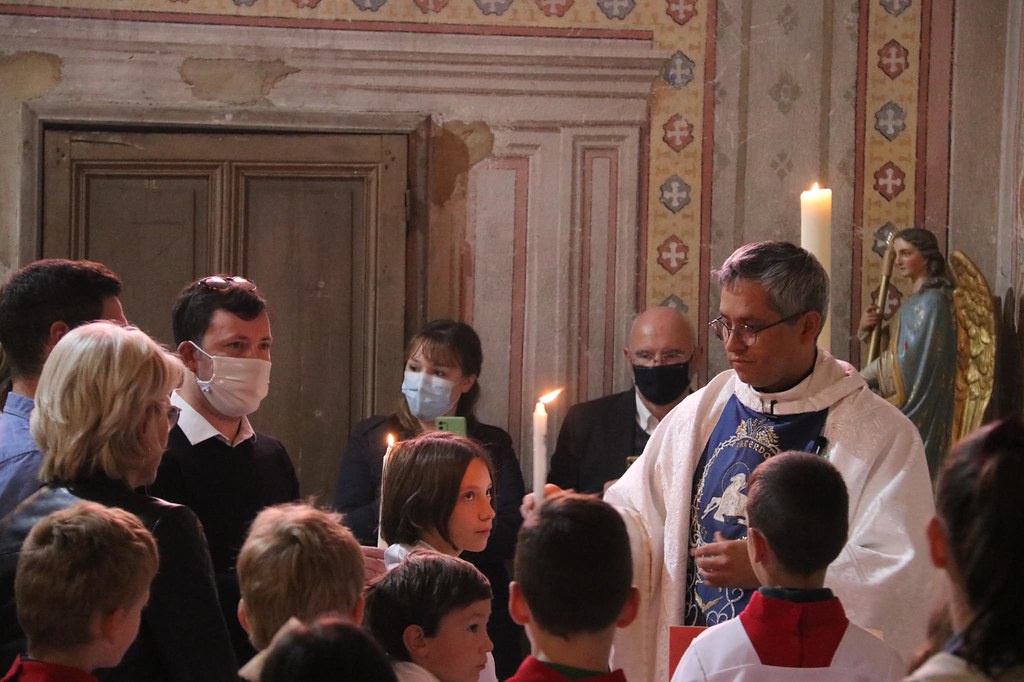 Francia - Bautismo de 2 niños el Domingo de la Divina Misericordia