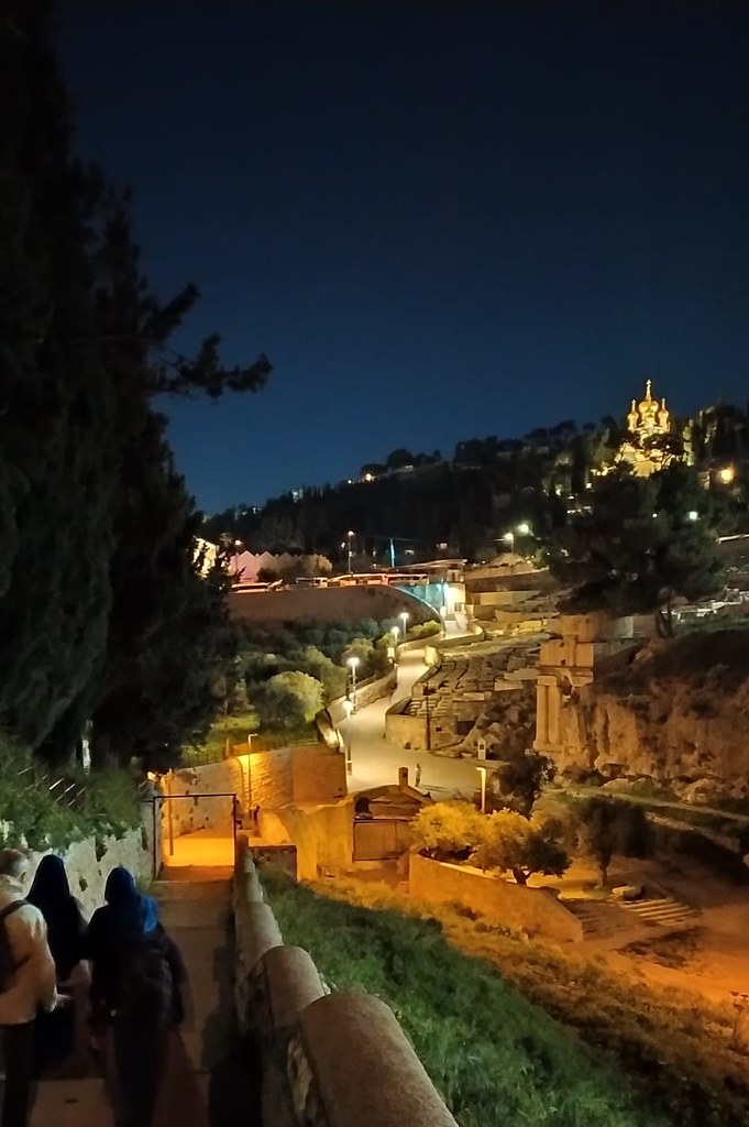Tierra Santa - Camino del Cenaculo a Getsemaní el Jueves Santo