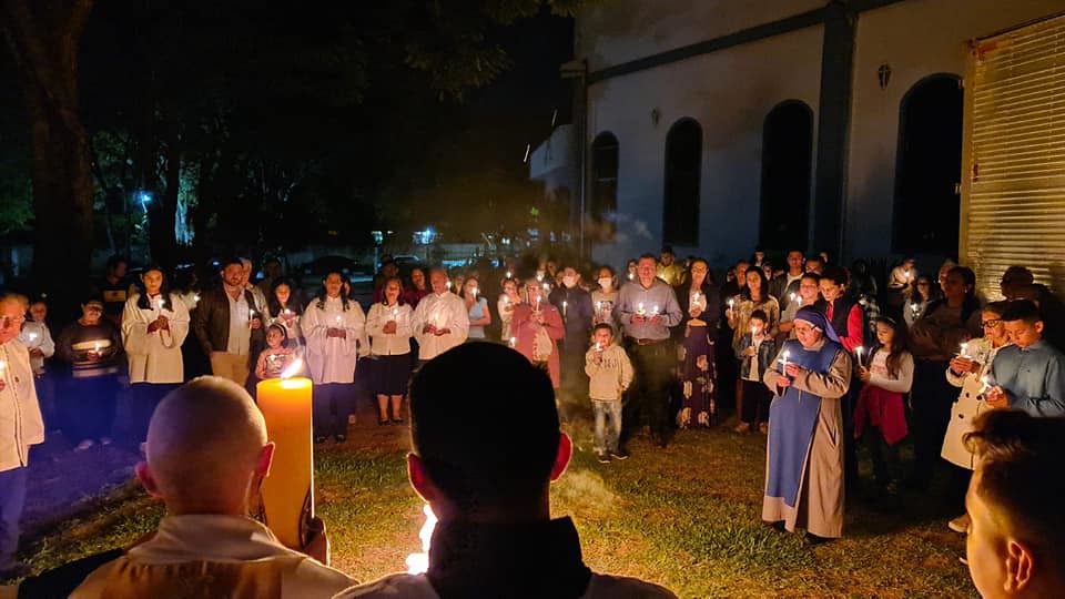 Brasil - Vigilia Pascual en la Parroquia Inmaculada Concepción