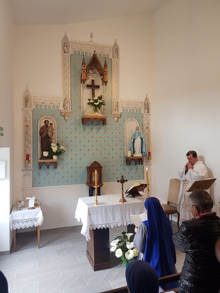 Francia - Ingreso de la Hna. Unidad al Monasterio Santa Juana de Arco