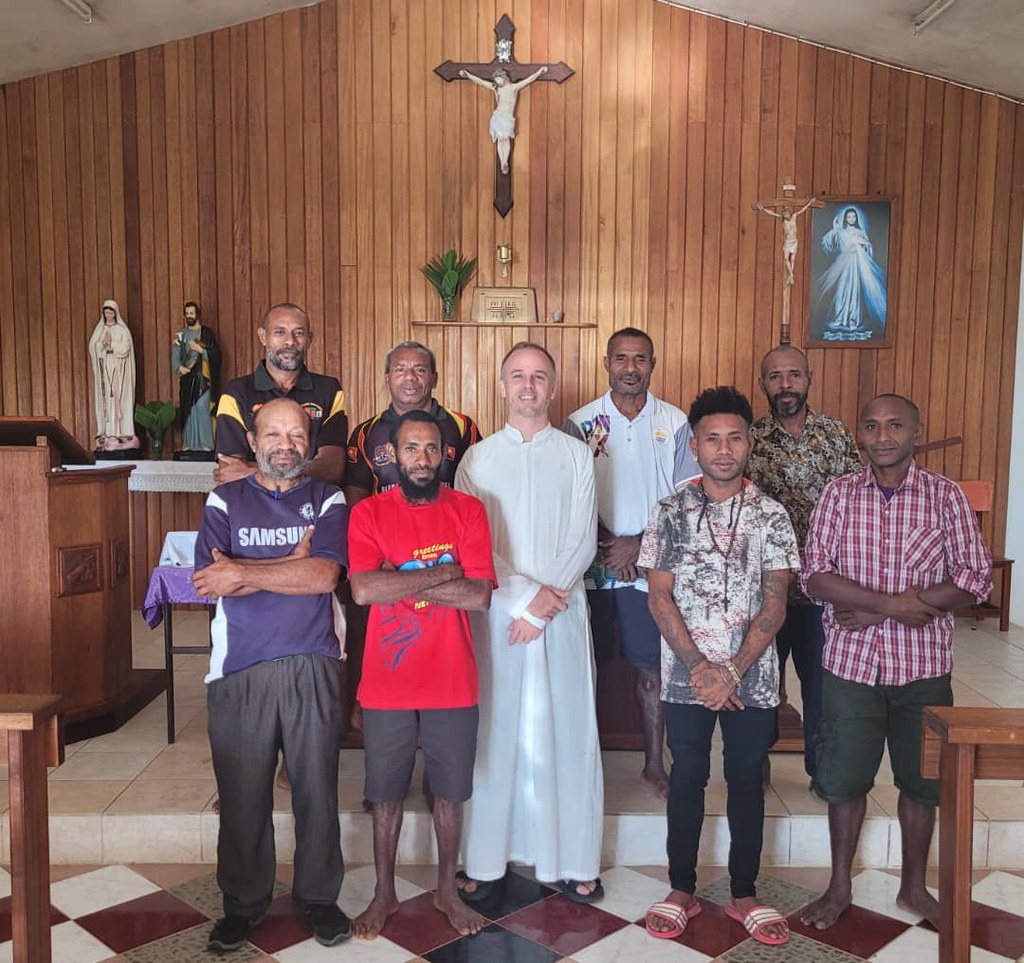 Papúa - Ejercicios Espirituales de Semana Santa