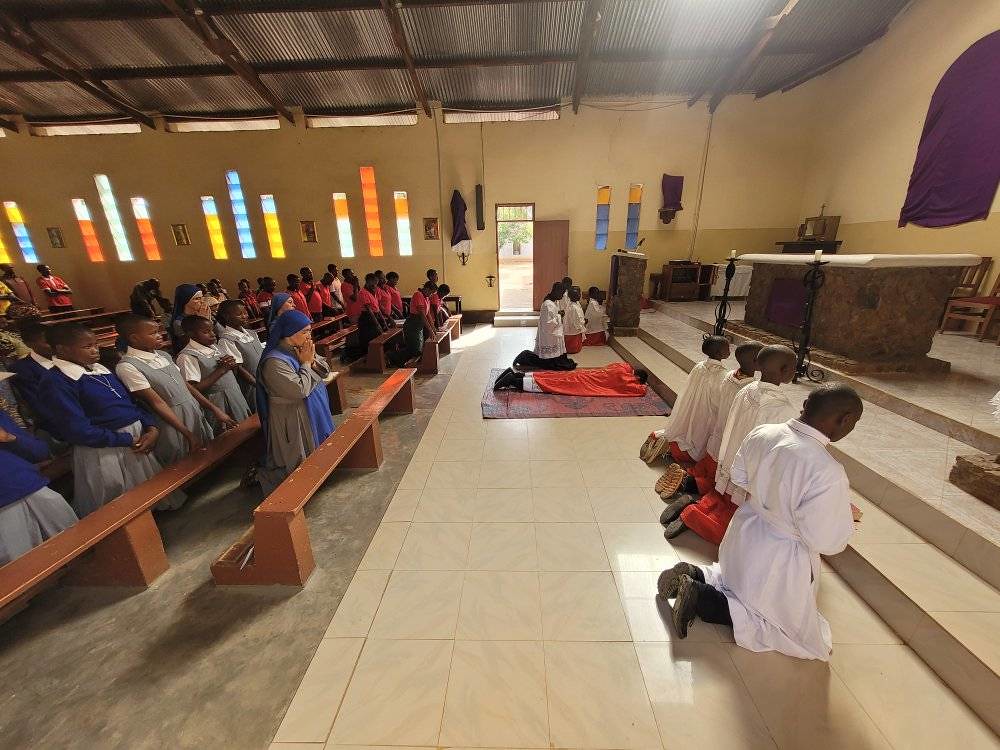 Tanzania - Viernes Santo en la Parroquia de Ushetu