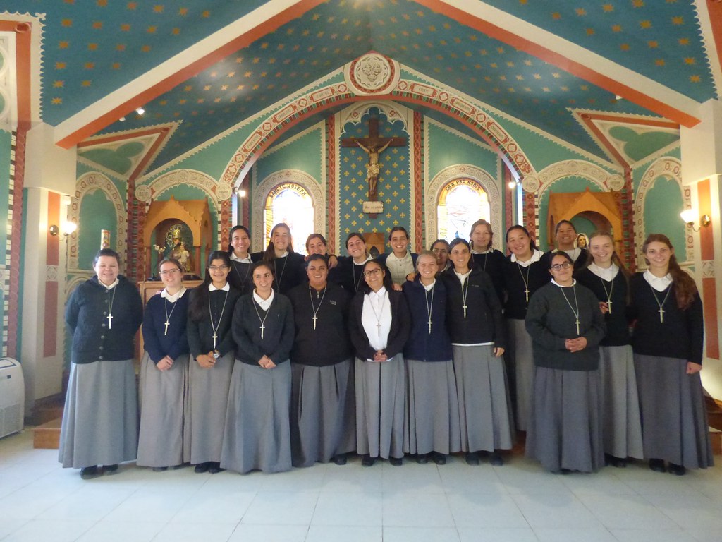 Argentina - Recepción de la Cruz de Matará de 20 novicias