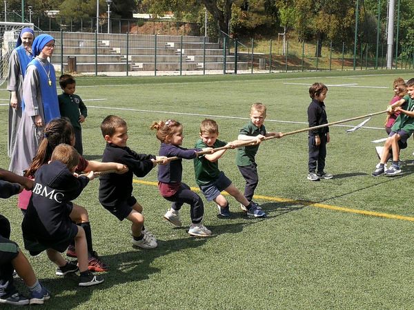 Francia - Juegos Florales en la Escuela Marcel Callo