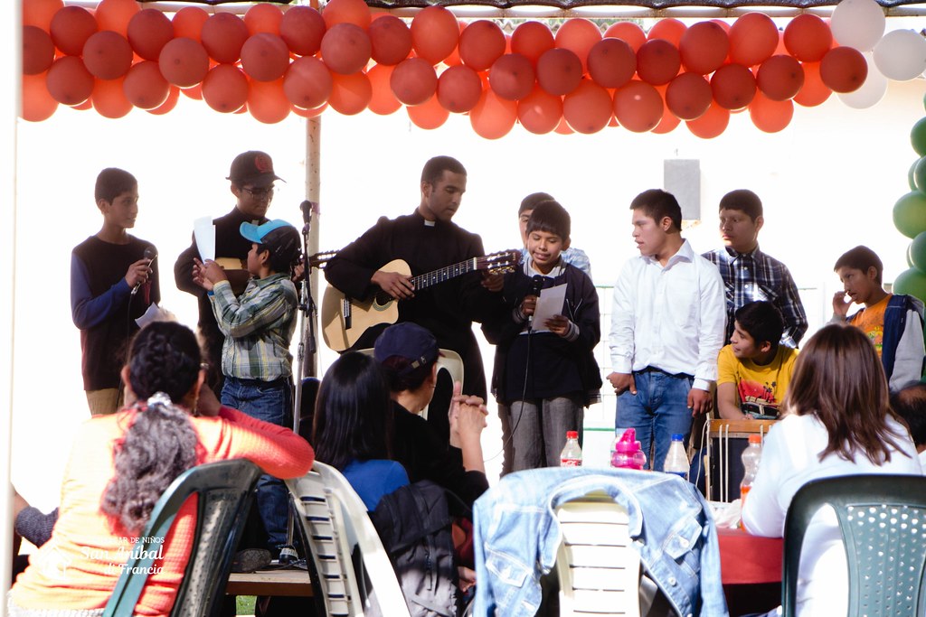 Perú - Chicharroneada en el Hogar San Anibal di Francia