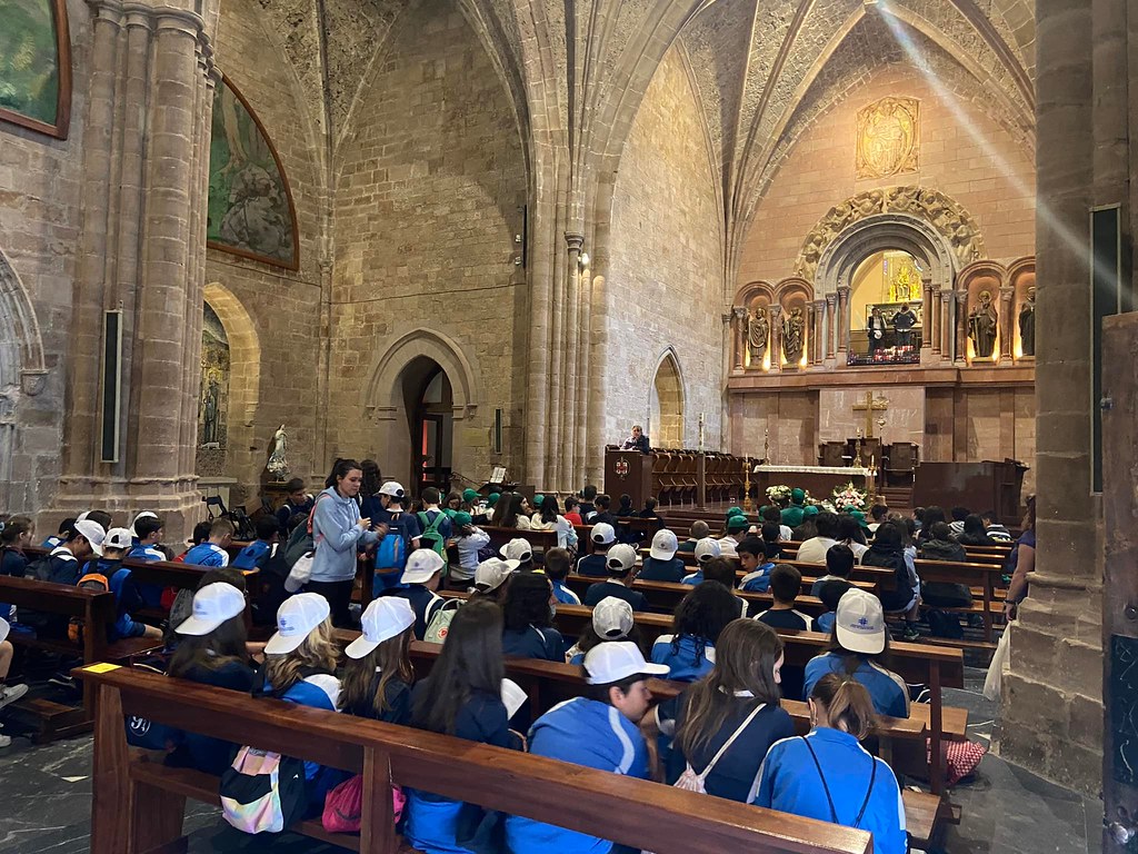 España - Visita de 350 niños a la Virgen de Valvanera
