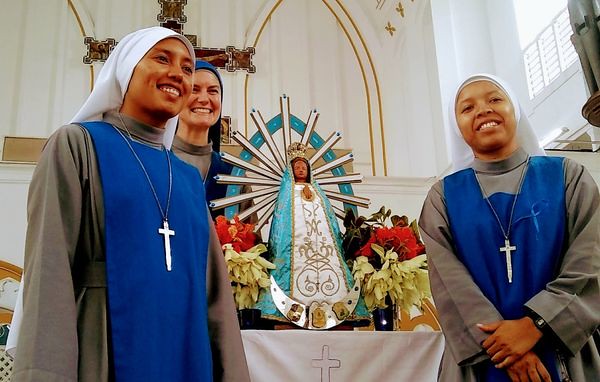 Guyana - Consagración a María de las dos novicias guyanesas