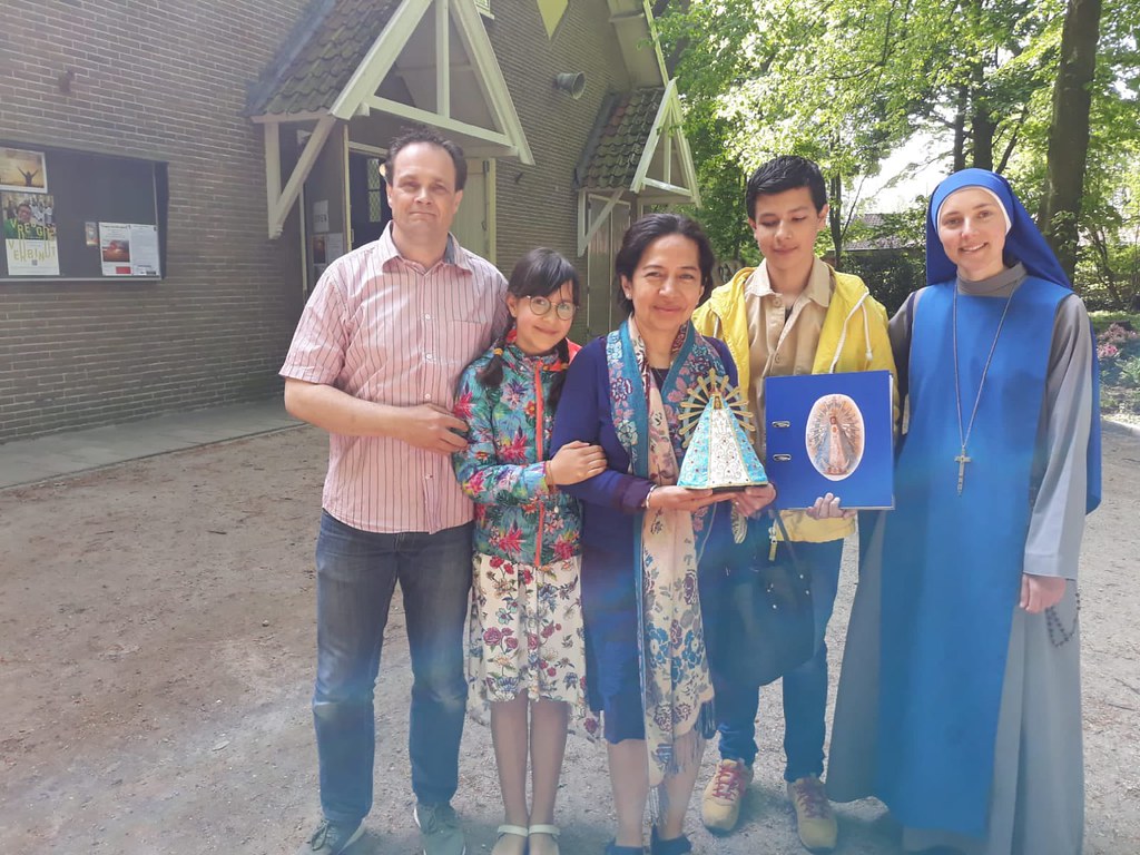 Holanda - Visita de la Virgen de Luján a las familias