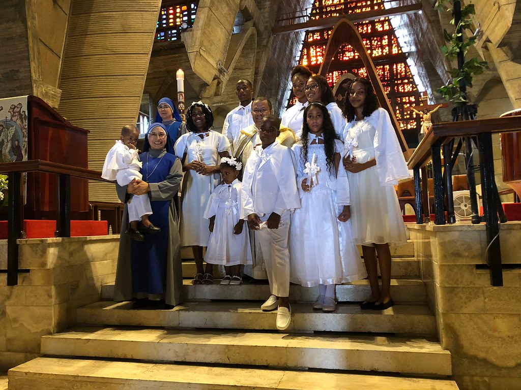 República Dominicana - Bautismos y consagración a María en el Santuario de Altagracia