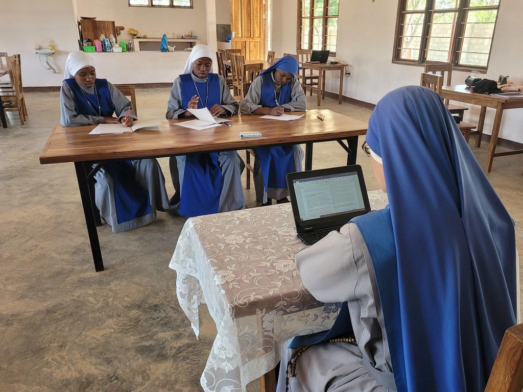 Tanzania - Estudio de las Constituciones en la Casa de Formación