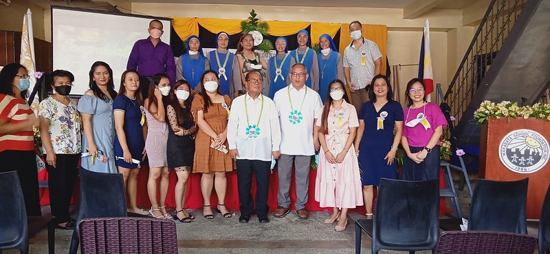 Filipinas - Graduaciones en la Escuela Makabata en Pasig