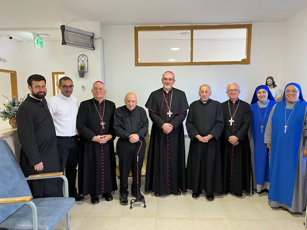 Palestina - Visita del Patriarca y Obispos al Hogar de Ancianos en Taybeh