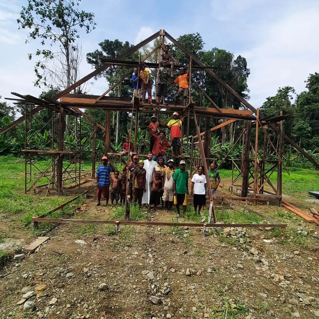 Papúa - Construcción de la Capilla Padre Pío