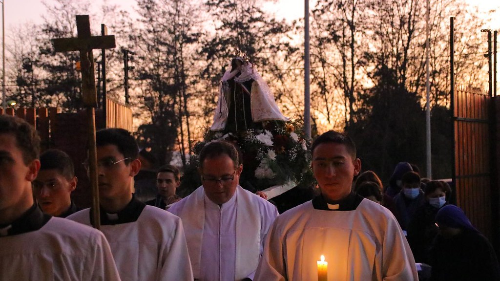 Chile - Procesión de la Virgen del Carmen en el Noviciado