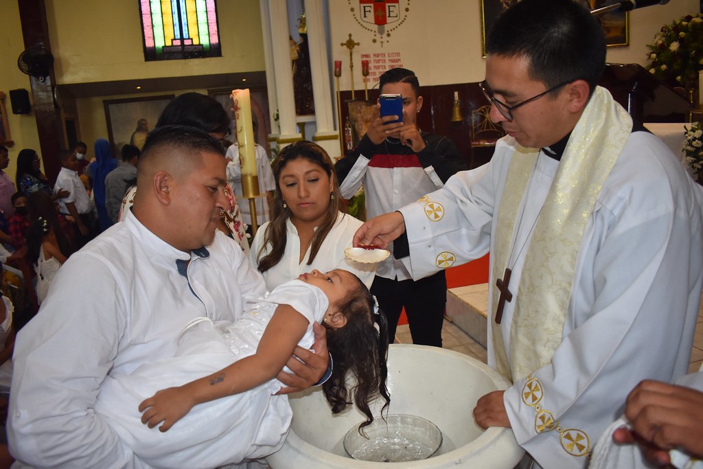 Ecuador - 125 Bautismos en la Misión Popular de Guayquil