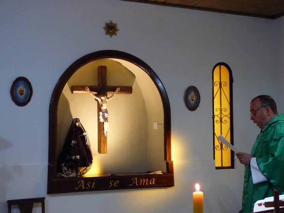 Argentina - Entronización de los Sagrados Corazones en la capilla de la casa Karol y Emilia