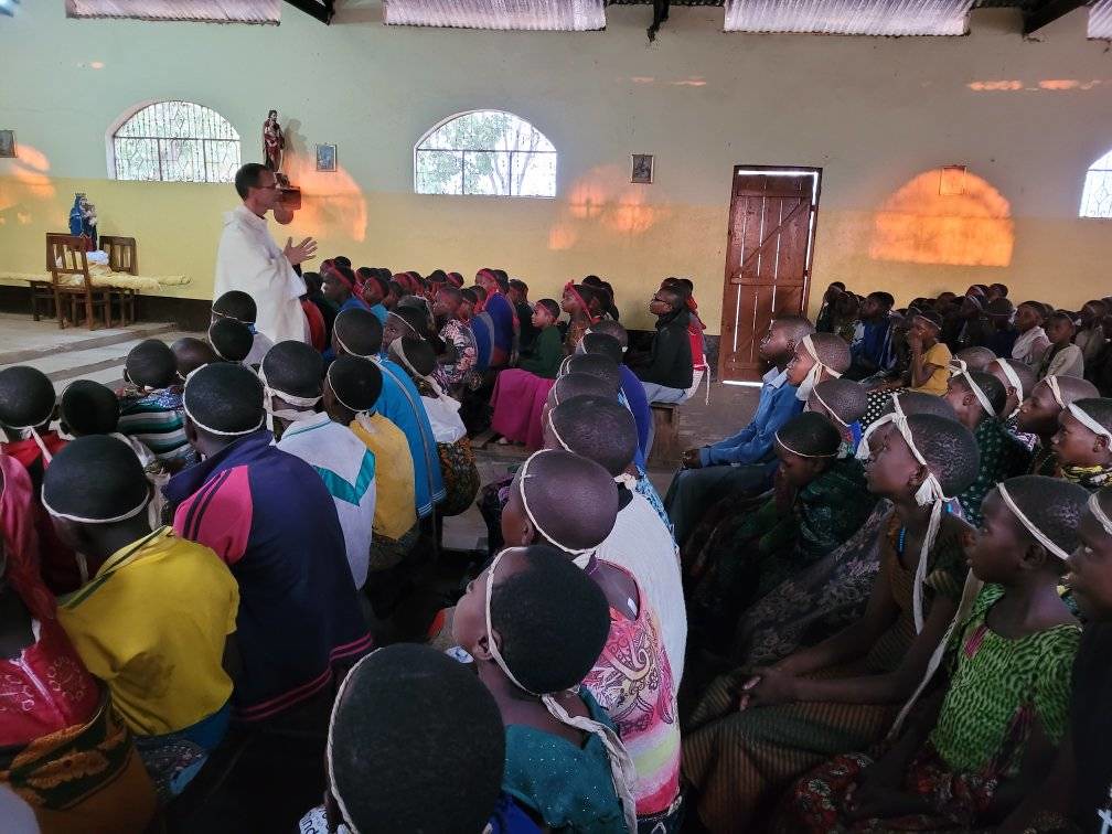 Tanzania - Inicio de los campamentos de catequesis en Kangeme con 268 niñas