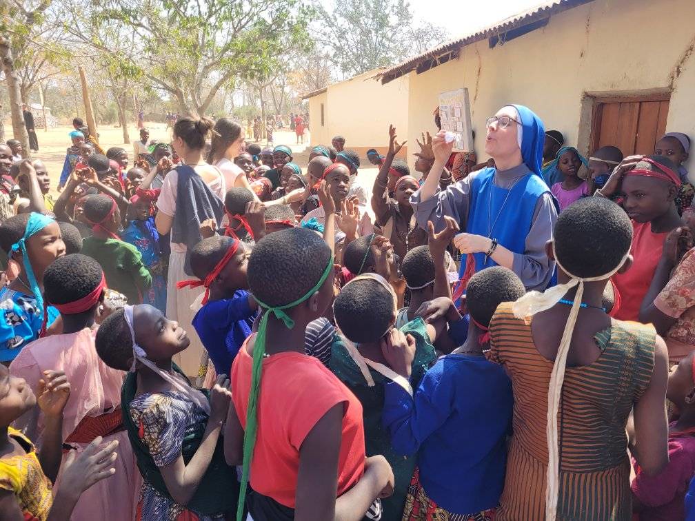 Tanzania - Inicio de los campamentos de catequesis en Kangeme con 268 niñas