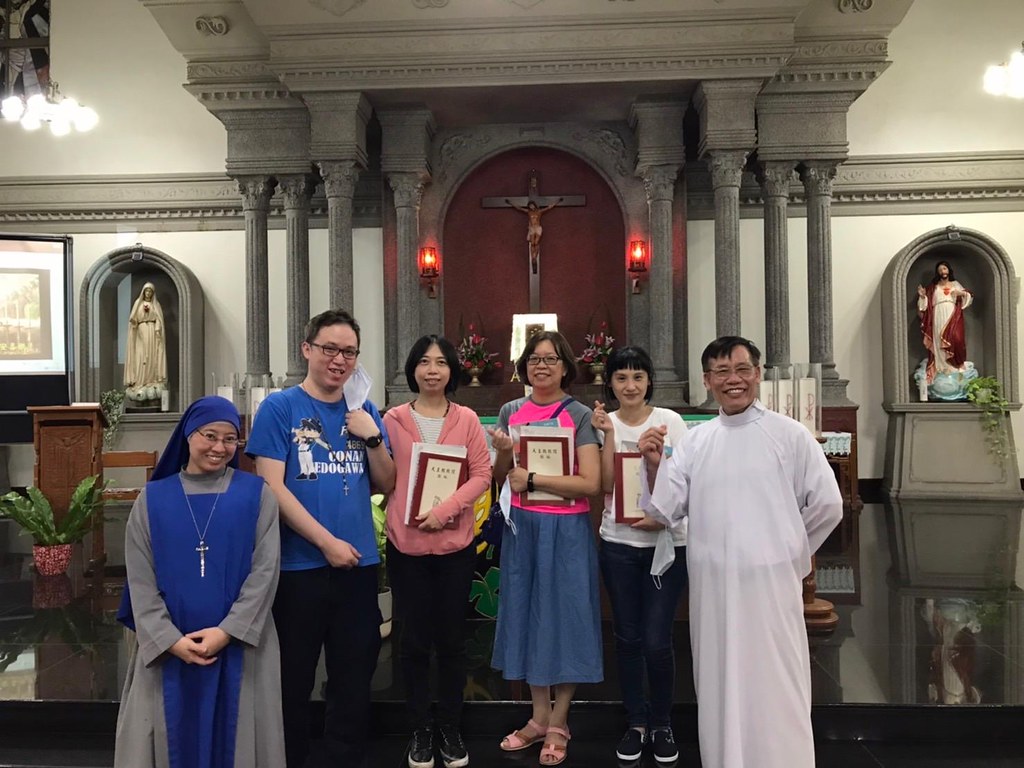 Taiwán - Acogida de 3 nuevos catequistas en la parroquia de Zhongli