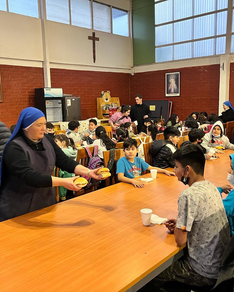Chile - Comida para los niños del catecismo de la Parroquia Jesús el Buen Pastor2