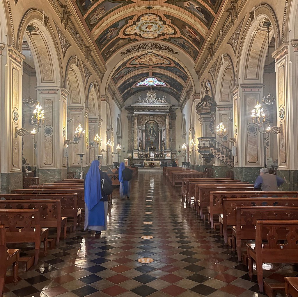 Chile - Peregrinación al Señor de la Agonía en la Iglesia de San Agustín, en Santiago Centro