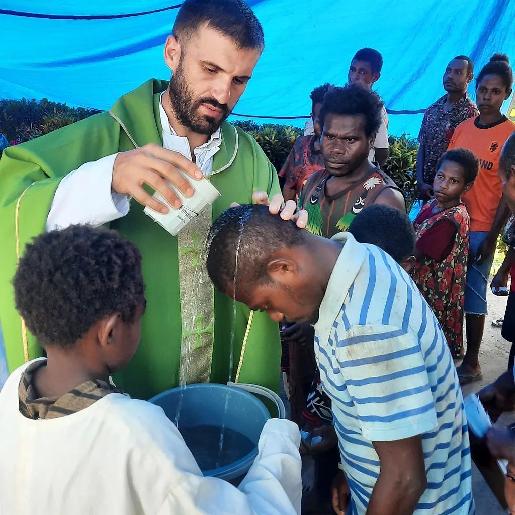 Papúa - Misión Popular en Akramanab