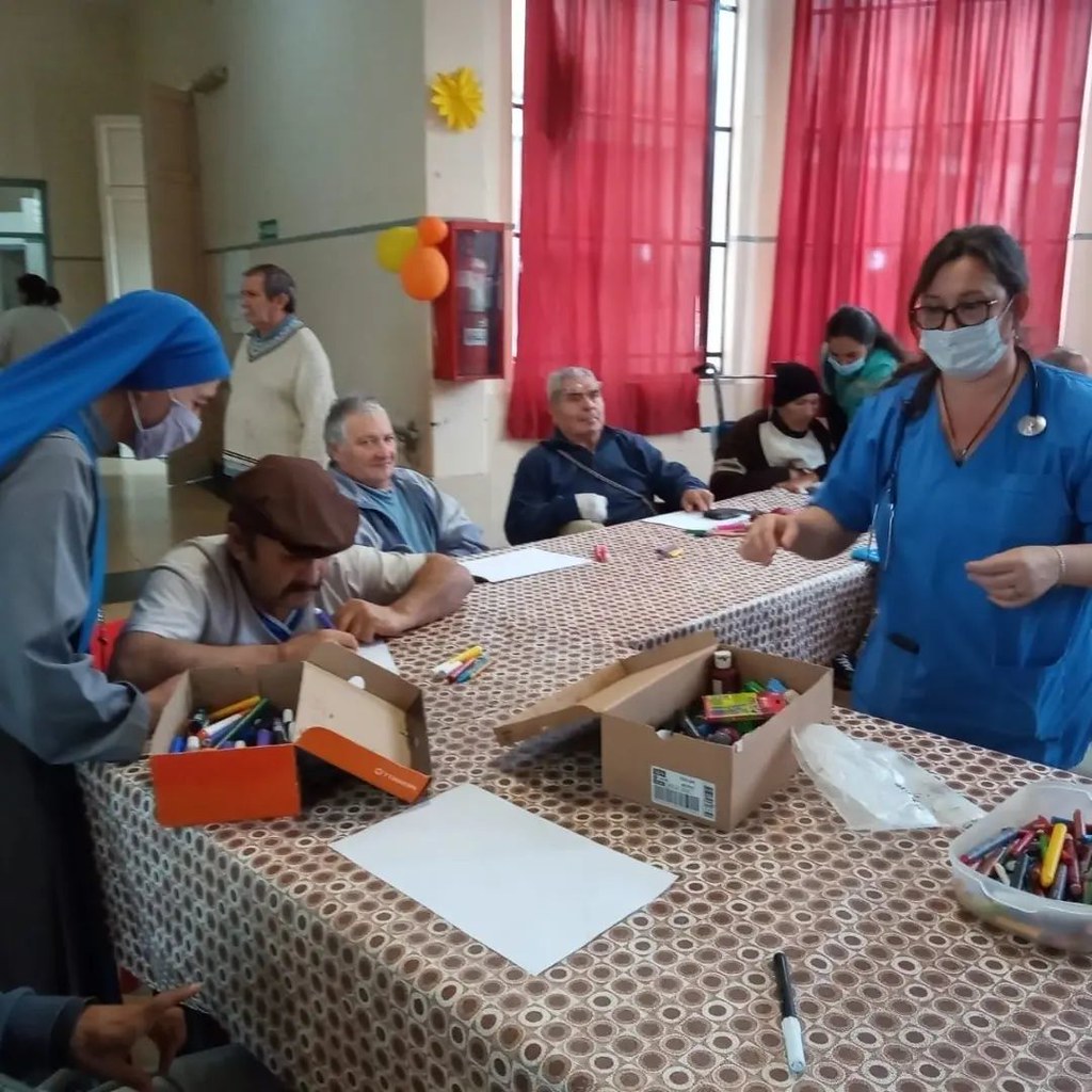 Argentina - Taller de pintura en el Hospital Geriátrico de Rosario