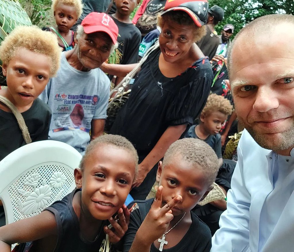 Papúa - Familiares del Beato Peter To Rot