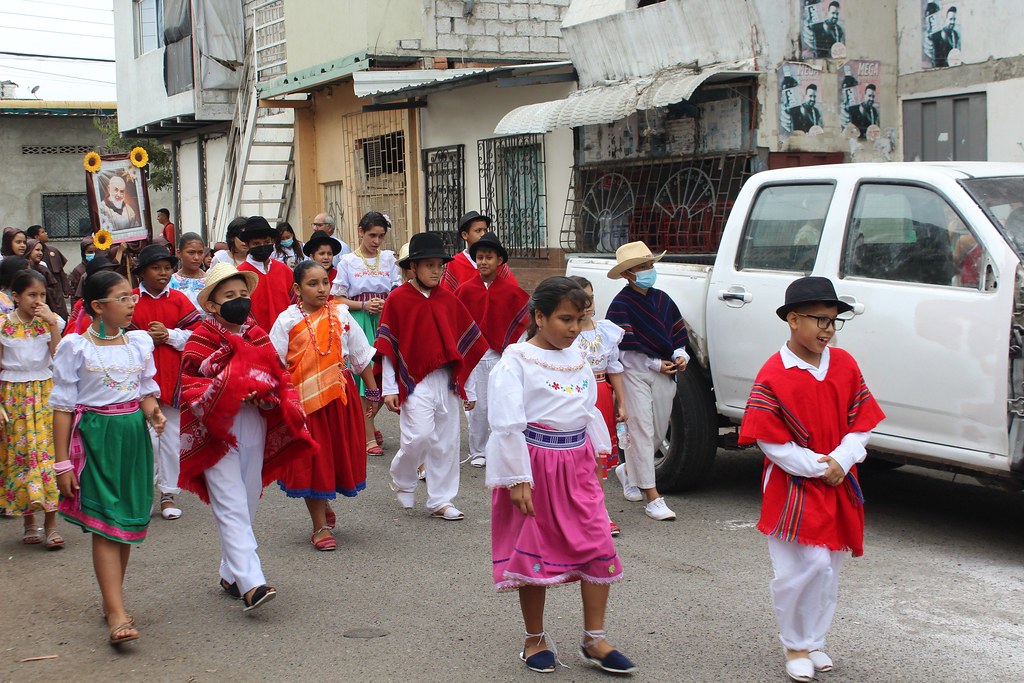 Ecuador - Fiesta Patronal en la Parroquia y Escuela San Pío de Pietrelcina