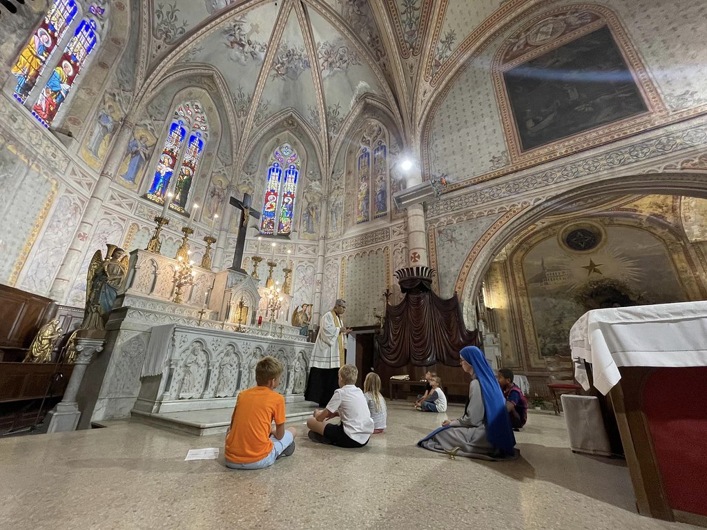 Francia - Adoración con los niños del Oratorio