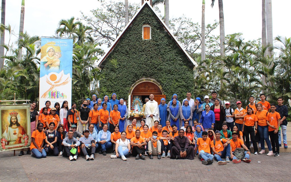 Ecuador - Peregrinación de la Virgen del Rosario con las Voces del Verbo