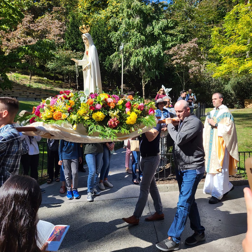 Estados Unidos - Procesión en Mount Saint Mary's en la Fiesta de la Virgen del Rosario