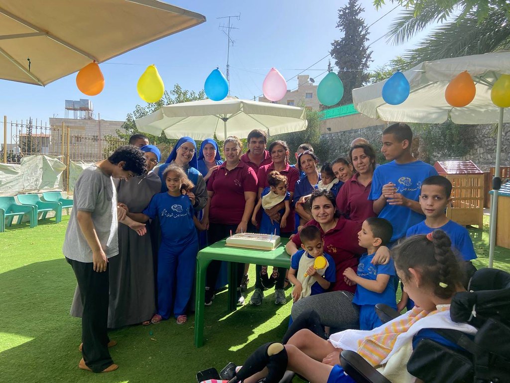 Tierra Santa - Fiesta de los ángeles custodios, patronos de la escuela "Casa de ángeles"