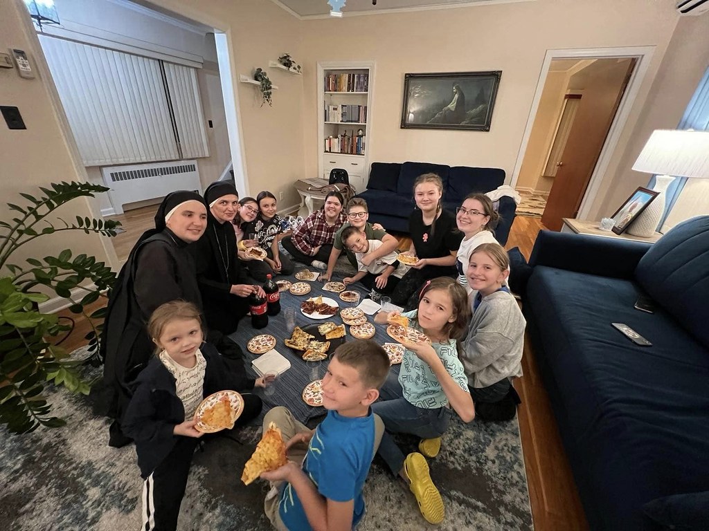 Estados Unidos - Noche de pizza en el convento