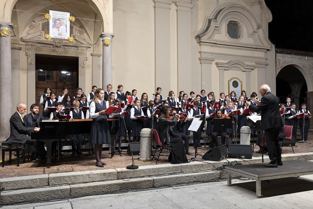 Italia - Concierto de voces blancas en honor de Santa Gianna en Magenta