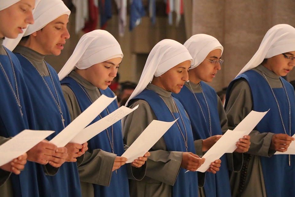 Argentina - Consagración a María de las novicias en la Basílica de Luján