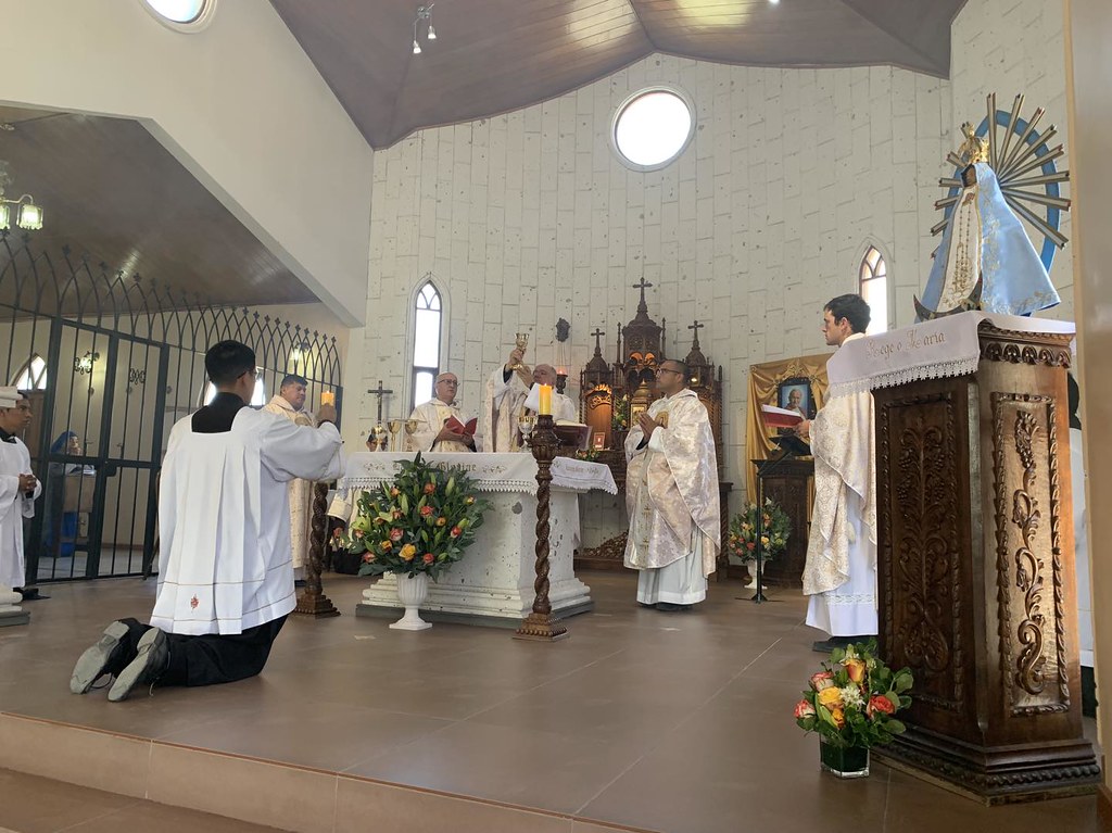 Perú - Fiesta de San Juan Pablo II en el Monasterio Santa Isabel de la Trinidad