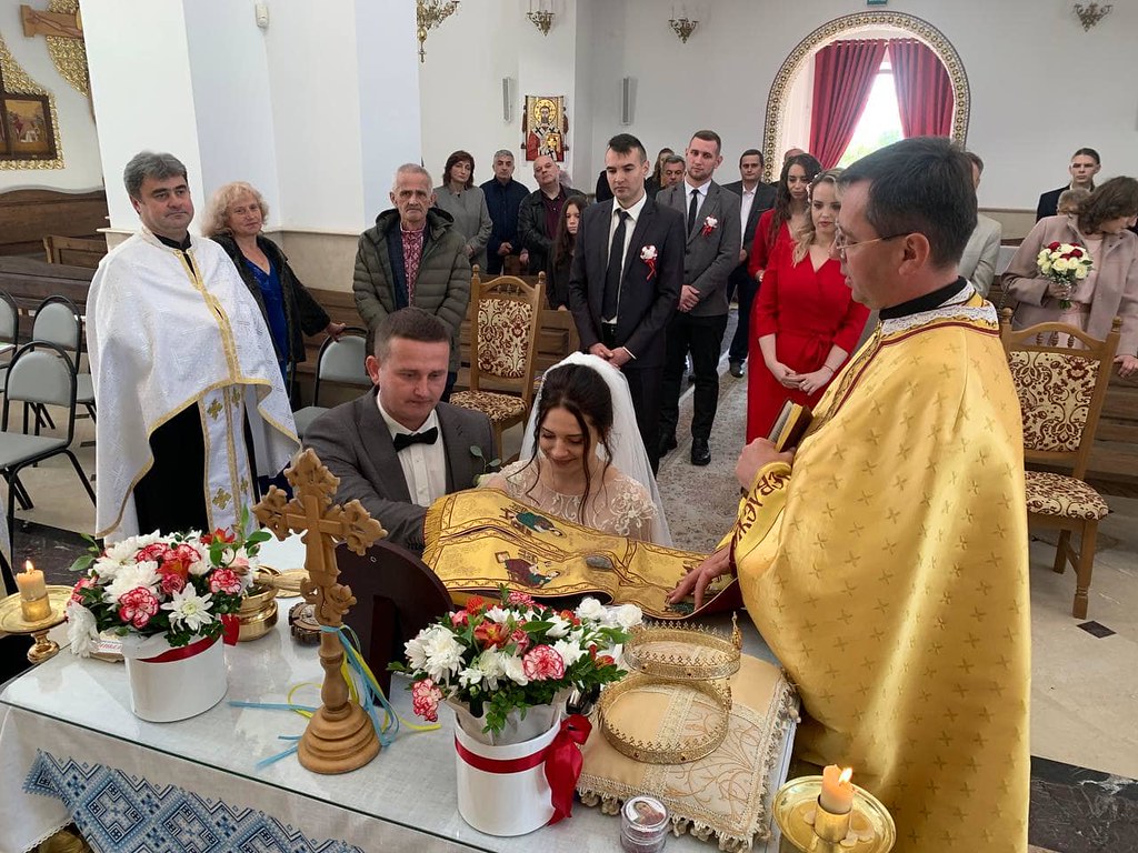 Ucrania - Matrimonio en la Parroquia Santos Cirilo y Metodio