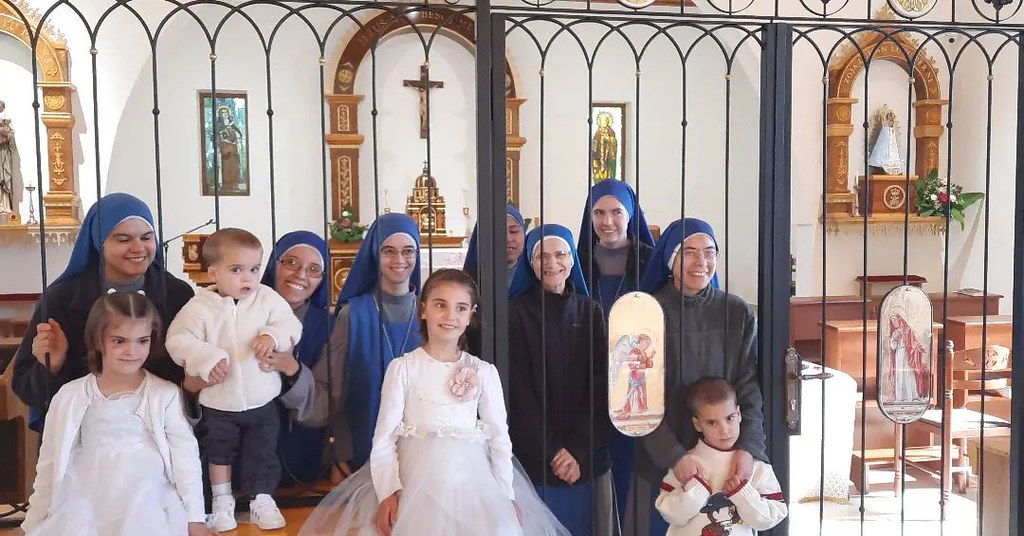 Albania - Bautismo de los niños del Hogar en el Monasterio San José