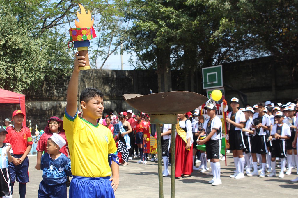 Ecuador - Olimpiadas en la Escuela San Pío de Pietrelcina