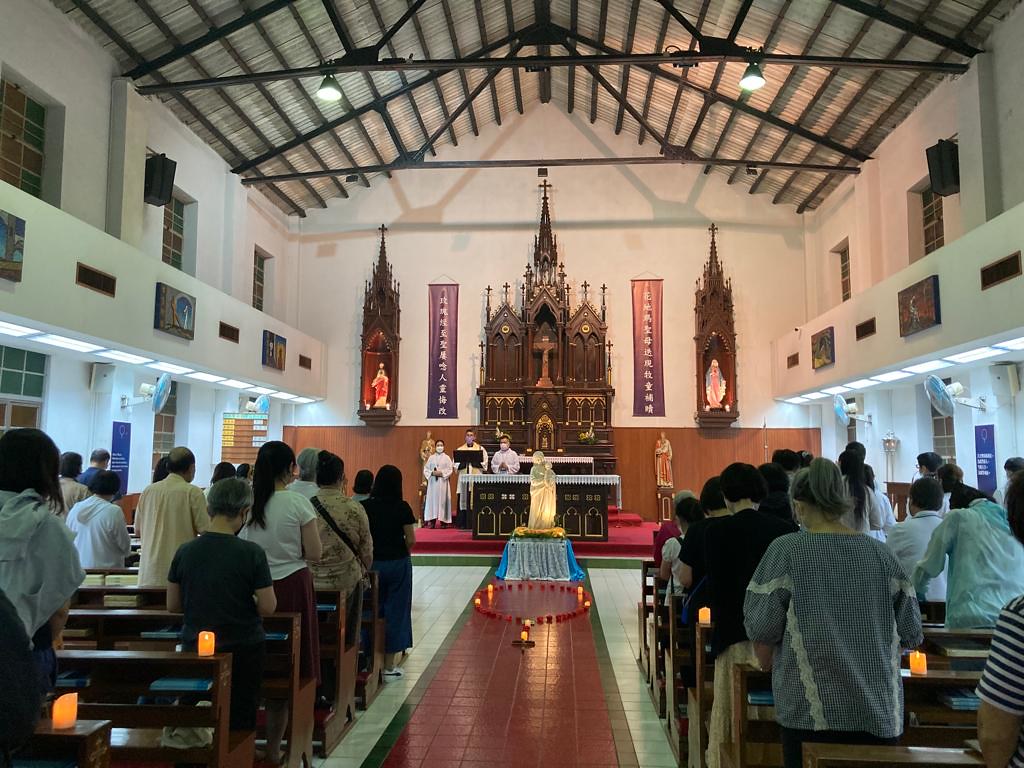Hong Kong - Rosario y procesión con la Virgen