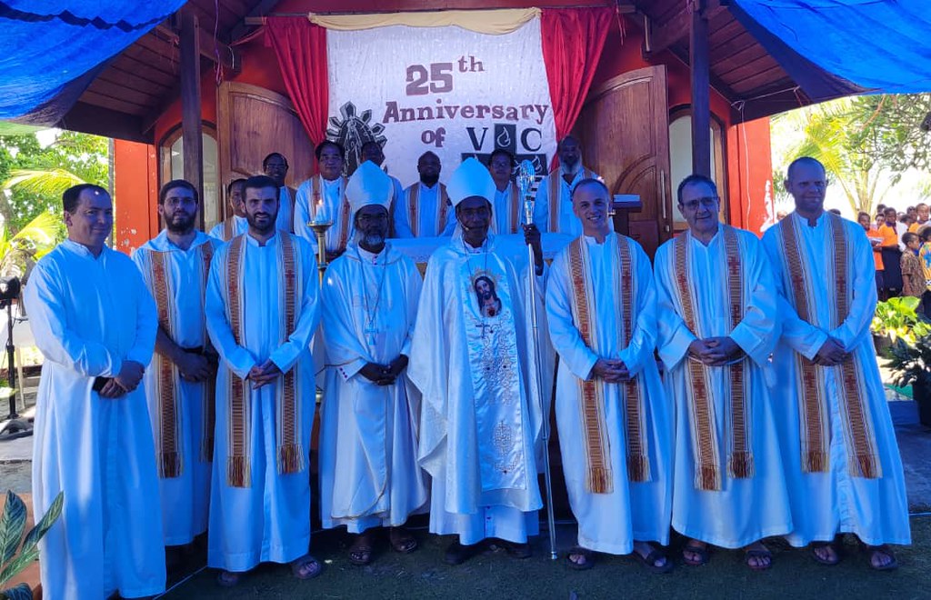 Papúa - 25º aniversario de fundación en Papúa Nueva Guinea