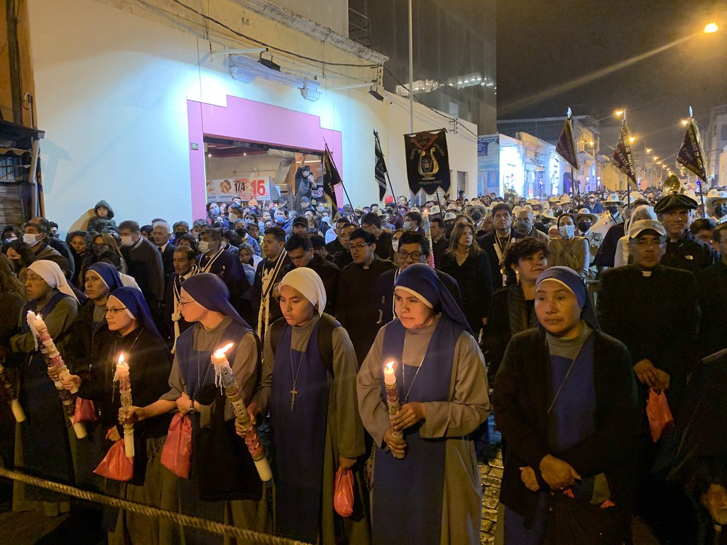 Perú - Procesión del Señor de los Milagros en Arequipa