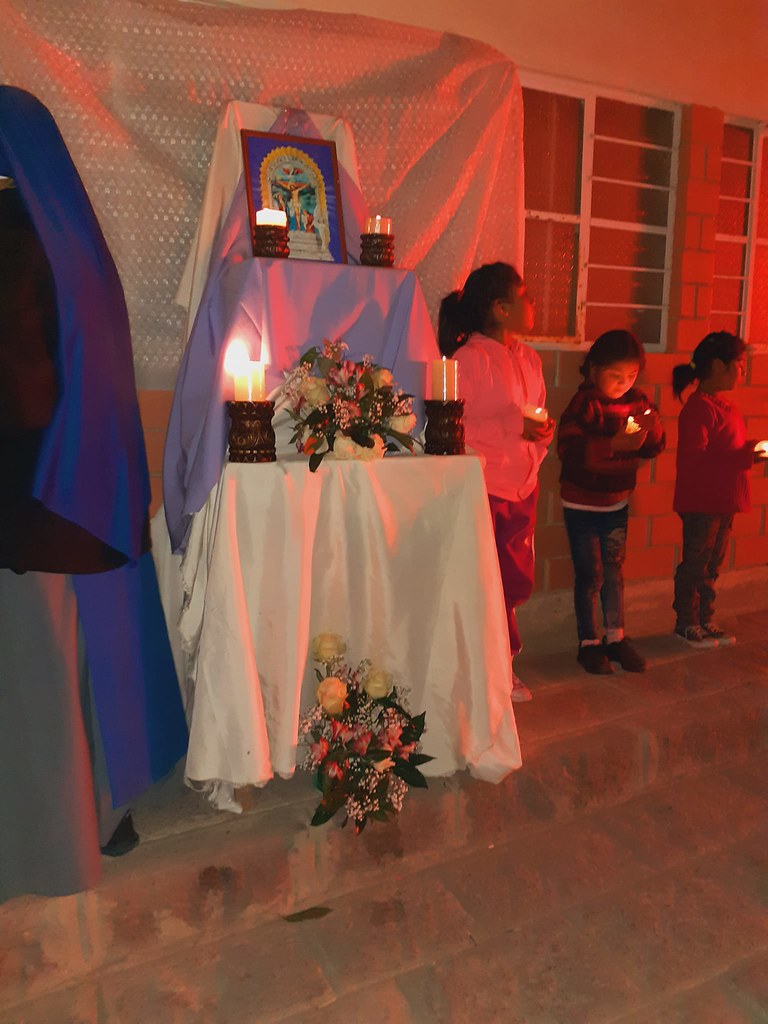Perú - Procesión del Señor de los Milagros en el Hogar Antonietta Meo