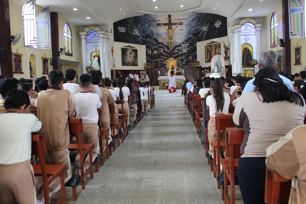 Ecuador - Solemnidad de Todos los Santos en la Escuela San Pío de Pietrelcina