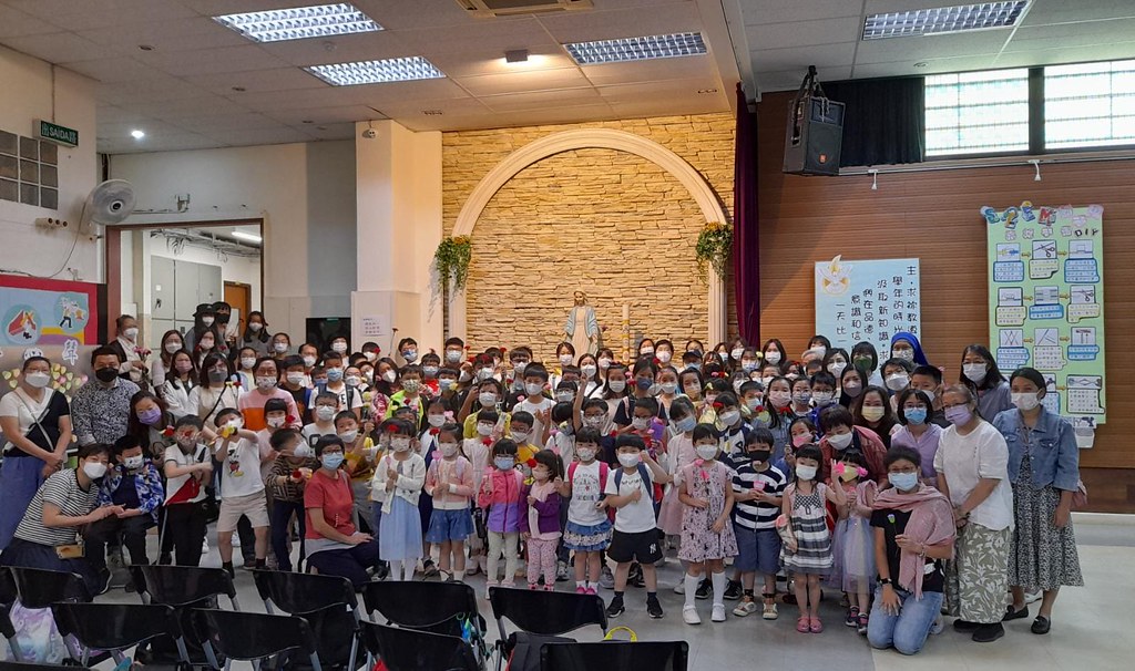Macau - Rosario con los niños del Catecismo y sus familias